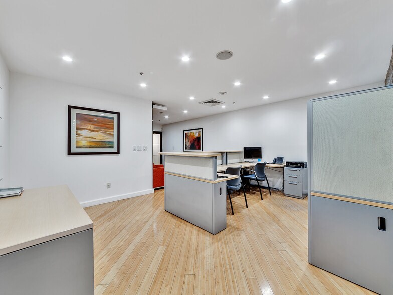 More Photos Of 1110 Brickell Ave, Miami Office For Lease