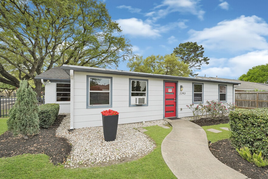 More Photos Of 2243 N Park Ave, Pearland Medical For Lease