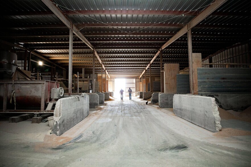 More Photos Of 9705 SE 1300th Rd, Humansville Industrial For Sale