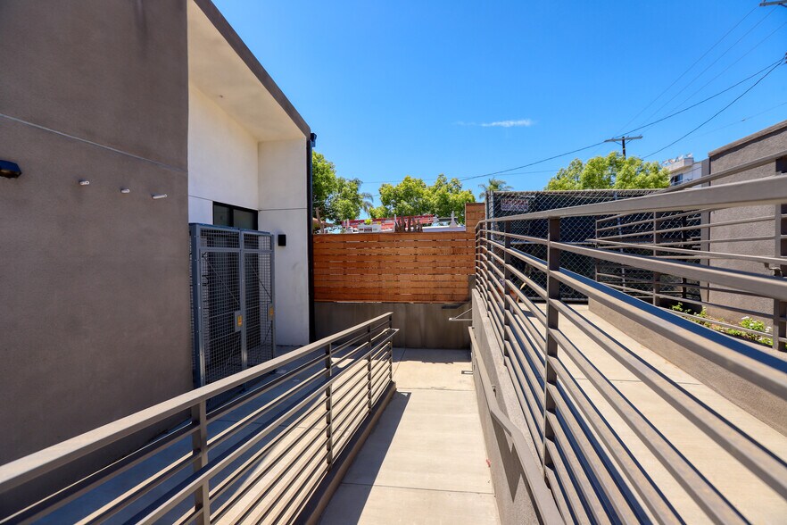 More Photos Of 5805 York Blvd, Los Angeles Restaurant For Lease