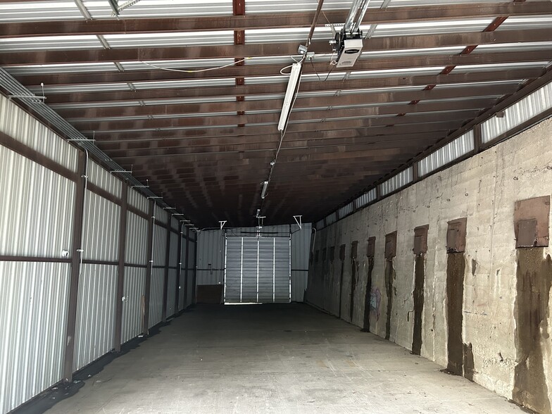 More Photos Of 404-406 Gulpha St, Hot Springs National Park Warehouse For Lease