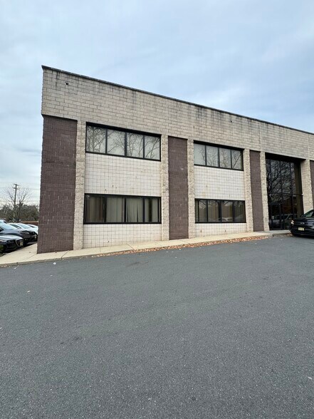 More Photos Of 2186 NJ-27, North Brunswick Medical For Lease