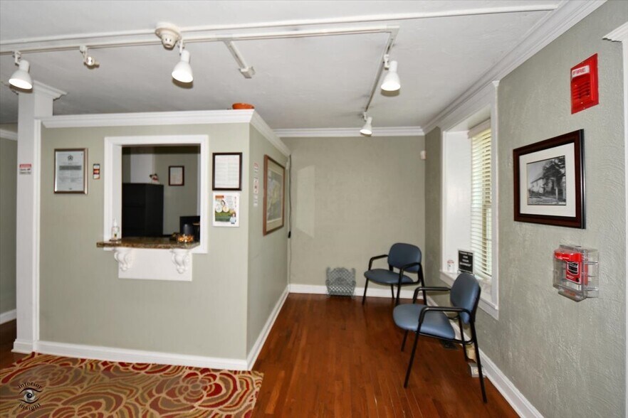 More Photos Of 1155 S Washington St, Naperville Loft Creative Space For Lease