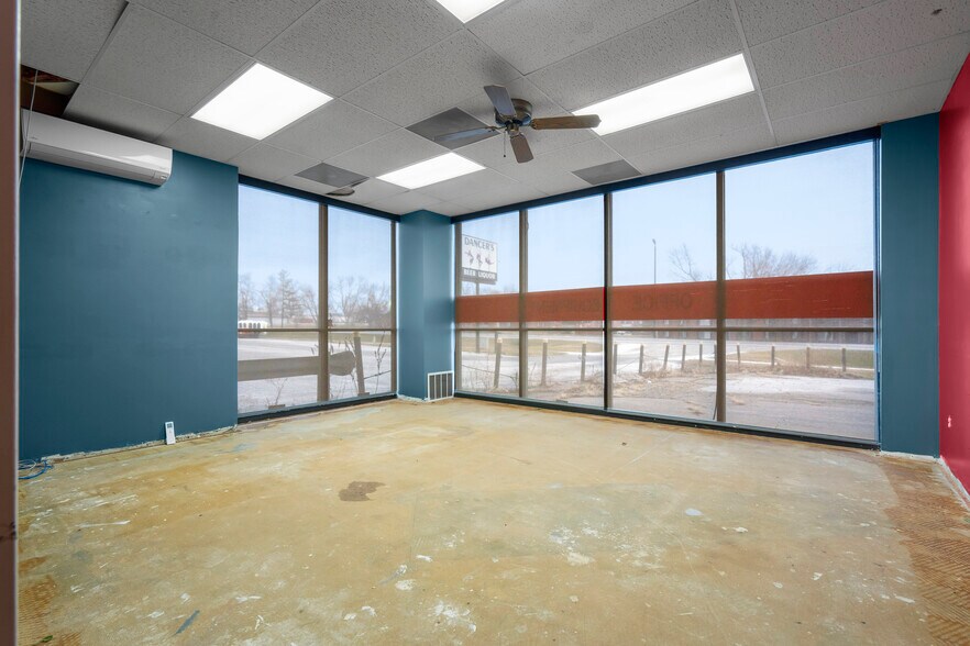 More Photos Of 3050 6th St SW, Cedar Rapids Warehouse For Lease