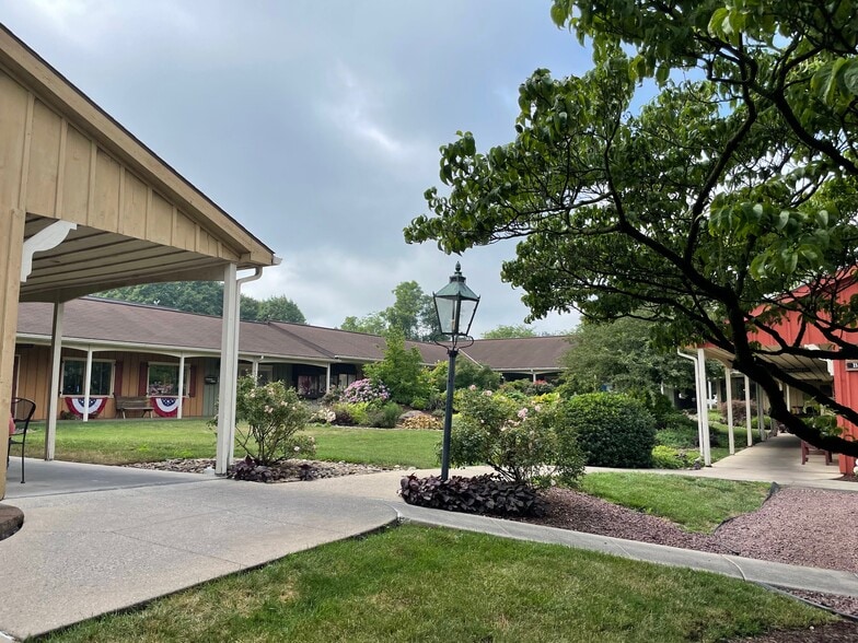 More Photos Of 2 E 28th Division Hwy, Lititz Storefront Retail Office For Lease