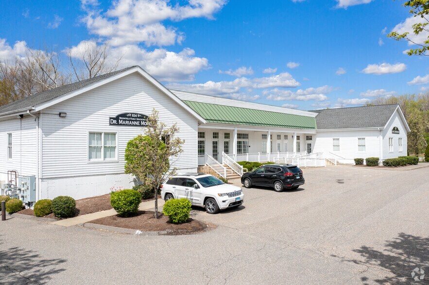 More Photos Of 834 Federal Rd, Brookfield Freestanding For Lease