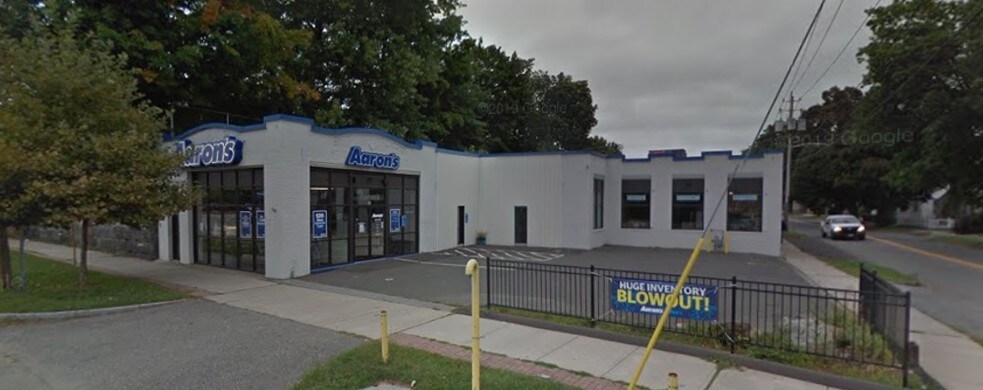 More Photos Of 64 Main St, Westfield Freestanding For Lease