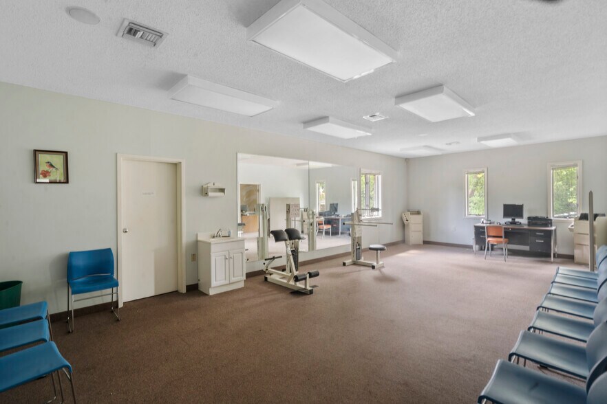 More Photos Of 2180 Northwest Blvd, Newton Medical For Sale