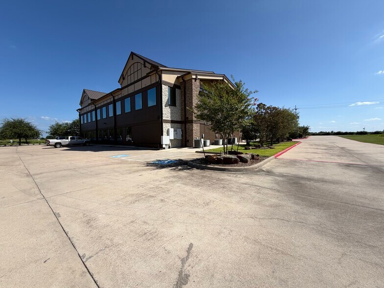 More Photos Of 951 Lonestar Pky, Montgomery Office For Lease