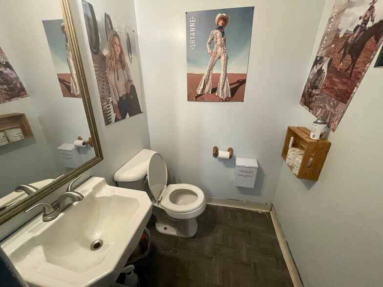 More Photos Of 727 N Federal Blvd, Riverton General Retail For Sale
