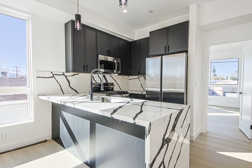 More Photos Of 5709 Auckland Ave, North Hollywood Apartments For Sale