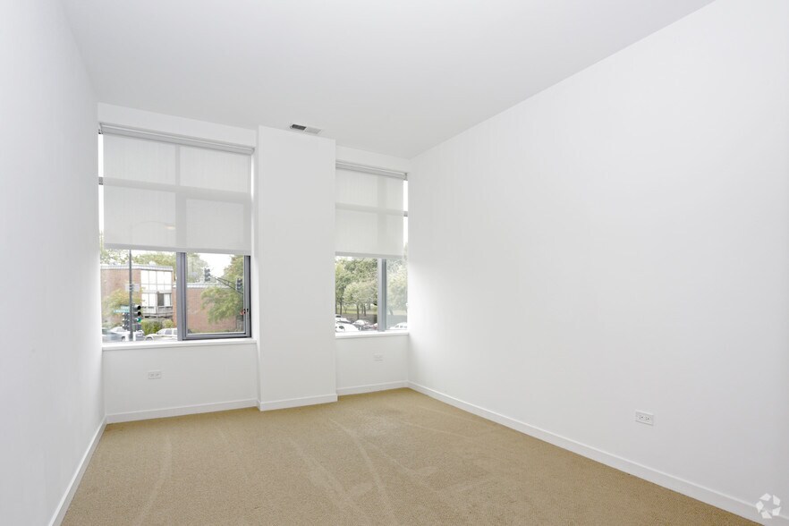 More Photos Of 558 W Webster Ave, Chicago Apartments For Lease