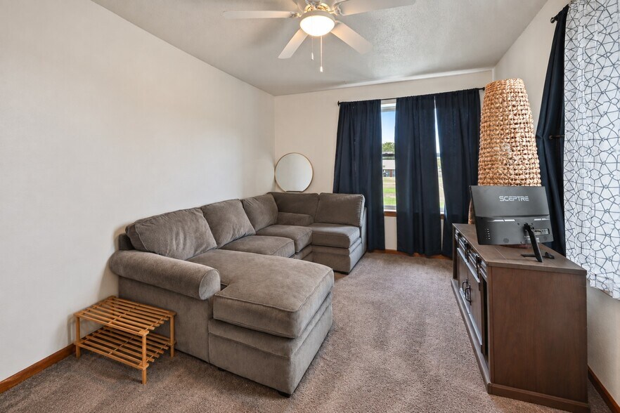 More Photos Of 105 1st St W, Milaca Multifamily For Sale