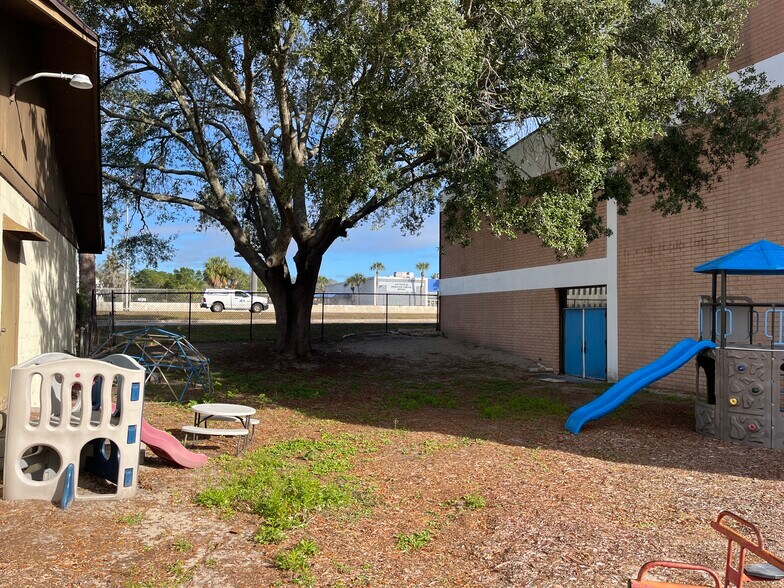 More Photos Of 6612 Arlington Expy, Jacksonville Schools For Lease