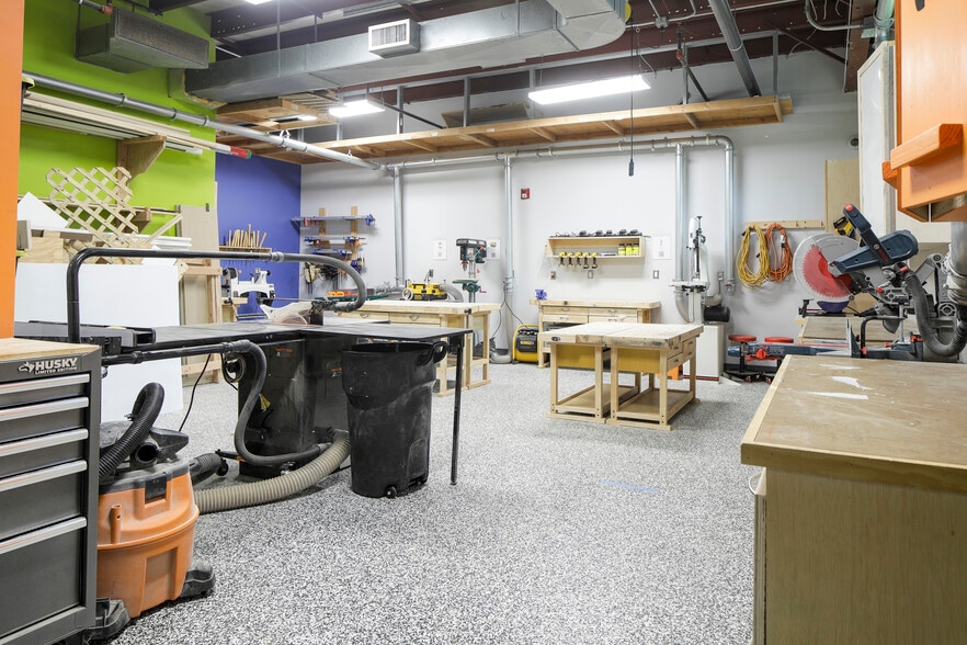 More Photos Of 16-18 Trowbridge Dr, Bethel Light Manufacturing For Sale