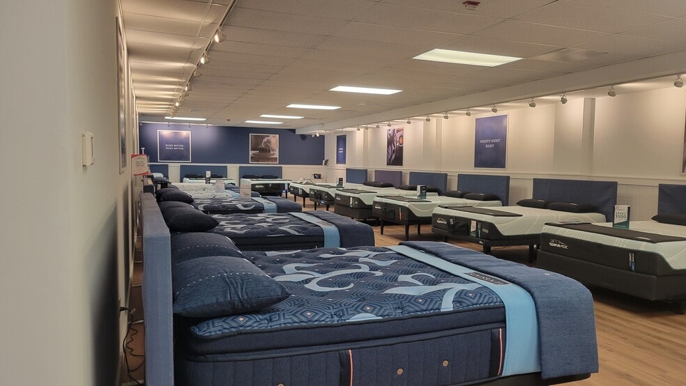 More Photos Of 6010-6020 Mayfield Rd, Mayfield Heights Freestanding For Lease