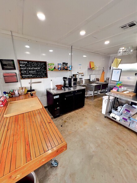 More Photos Of 2223 Falcon Rd, Altus Restaurant For Lease