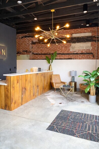 More Photos Of 1021 S Florida Ave, Lakeland Storefront Retail Office For Lease