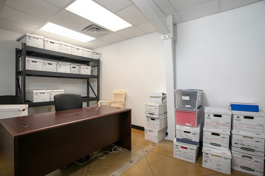 More Photos Of 4285 Hwy 31 W, Tyler Showroom For Lease