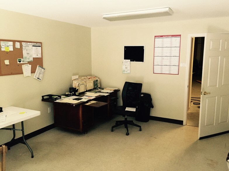 More Photos Of 1025 Nine North Dr, Alpharetta Warehouse For Lease