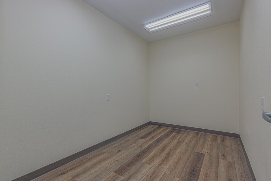 More Photos Of 119 W Plymouth Ave, Deland Unknown For Lease