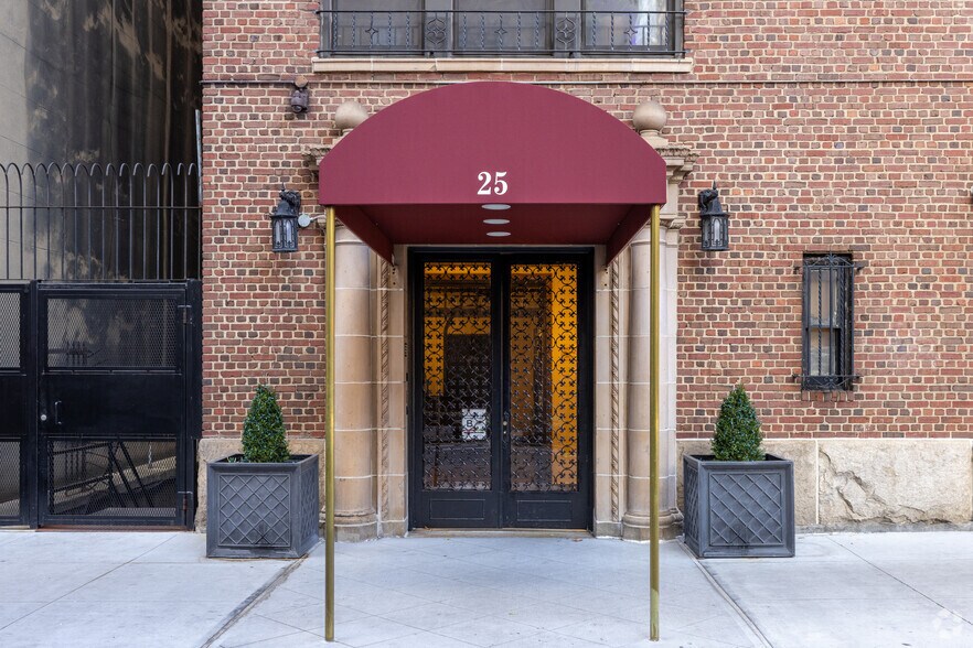 More Photos Of 40-56 University Pl, New York Apartments For Lease