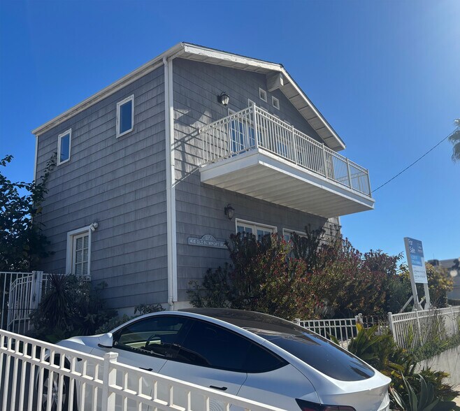 More Photos Of 428 N Old Newport Blvd, Newport Beach Office For Sale