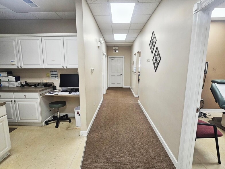 More Photos Of 12800 S Ridgeland Ave, Palos Heights Medical For Sale