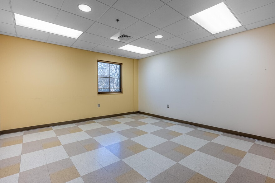 More Photos Of 8690 Yankee St, Dayton Religious Facility For Lease