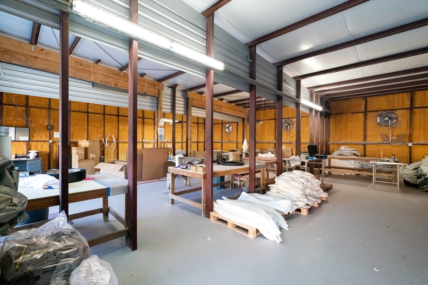 More Photos Of 207 W Archer Rd, Baytown Warehouse For Sale