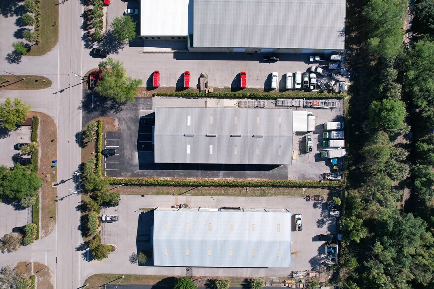 More Photos Of 5600 Zip Dr, Fort Myers Warehouse For Lease
