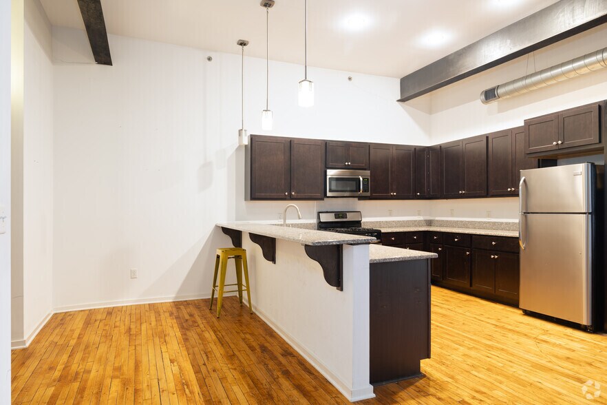 More Photos Of 21 W North St, Akron Apartments For Lease