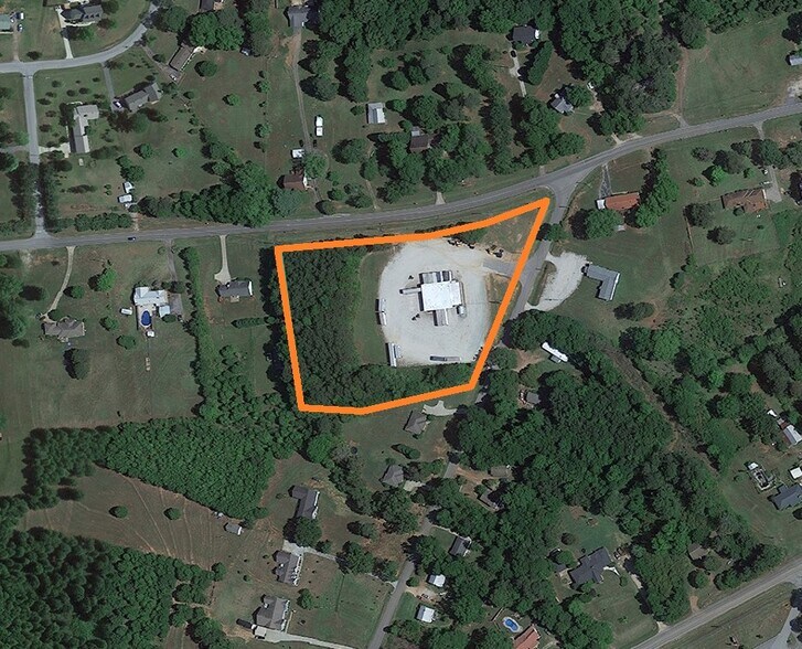 Primary Photo Of 677 Hudson Rd, Lagrange Truck Terminal For Sale