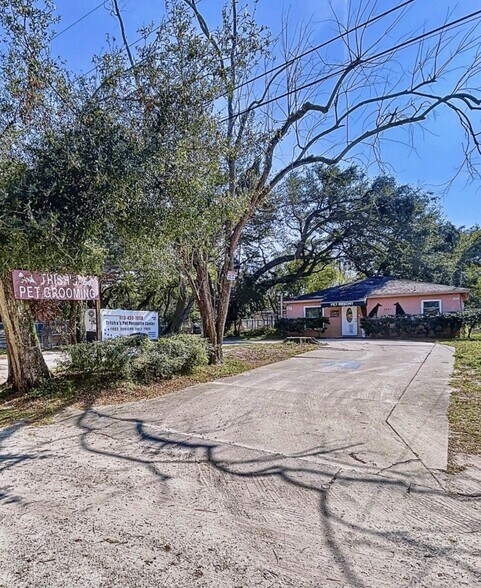 More Photos Of 2501 E Diana St, Tampa Office For Sale