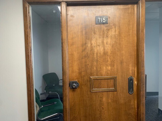 More Photos Of 505-511 5th St, Sioux City Office For Sale