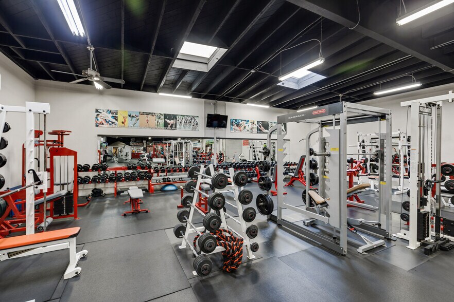 More Photos Of 640 Terminal Way, Costa Mesa Light Manufacturing For Lease