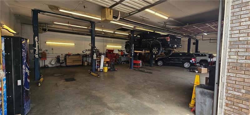 More Photos Of 340 Industrial Blvd, New Kensington Warehouse For Sale