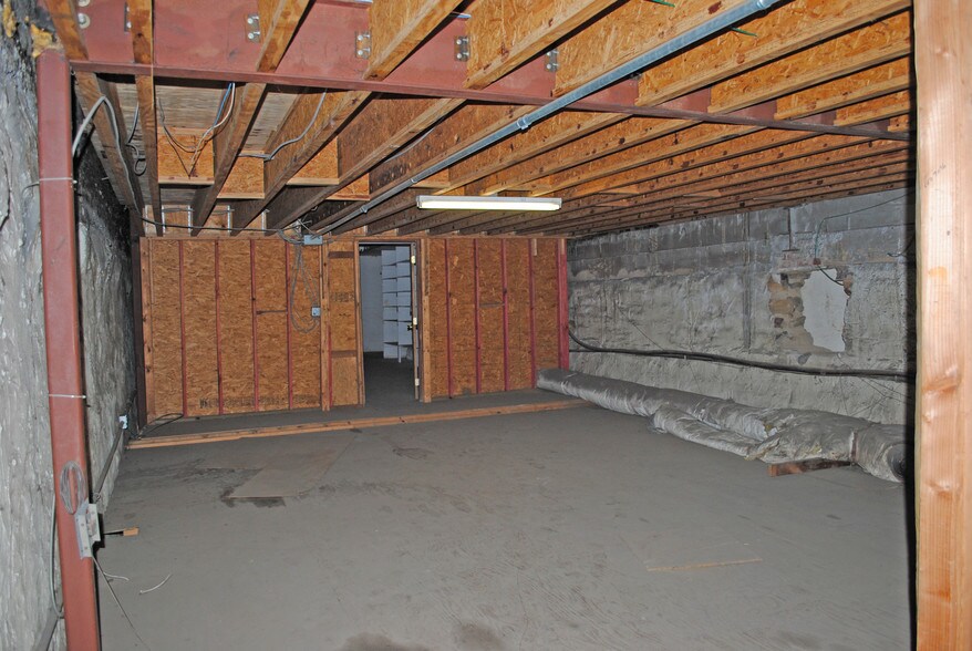 More Photos Of 223-227 S Main St, Wagoner Warehouse For Sale
