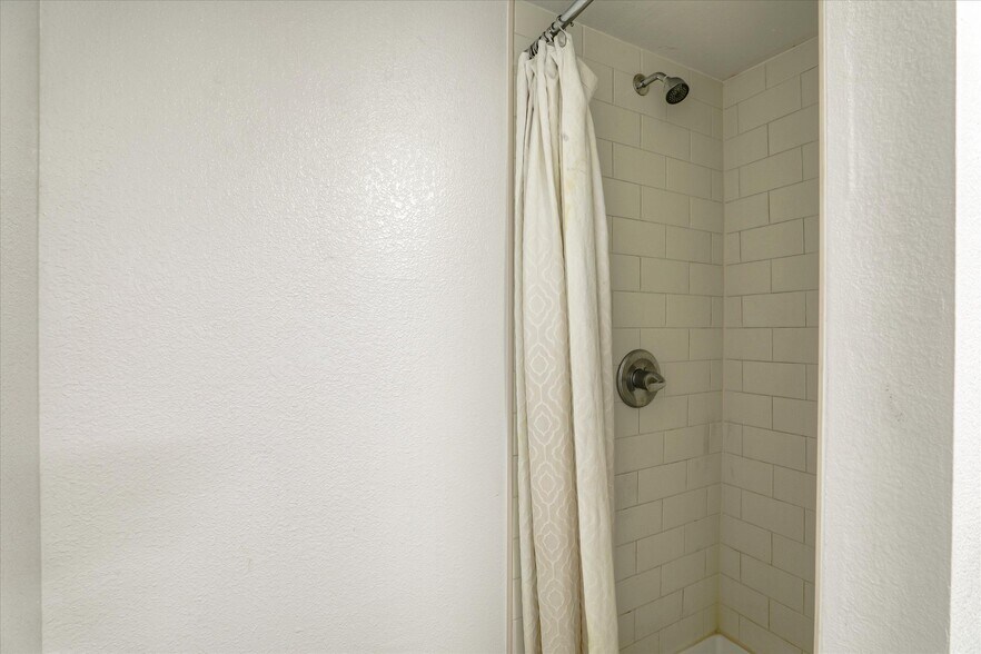 More Photos Of 1165-1169 N 5th St, San Jose Service For Sale
