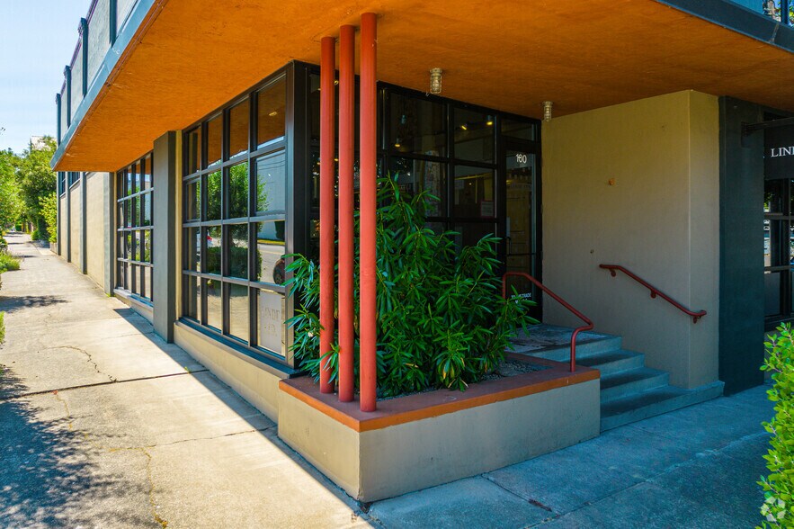 More Photos Of 1969-2001 NW 19th Ave, Portland Office For Sale