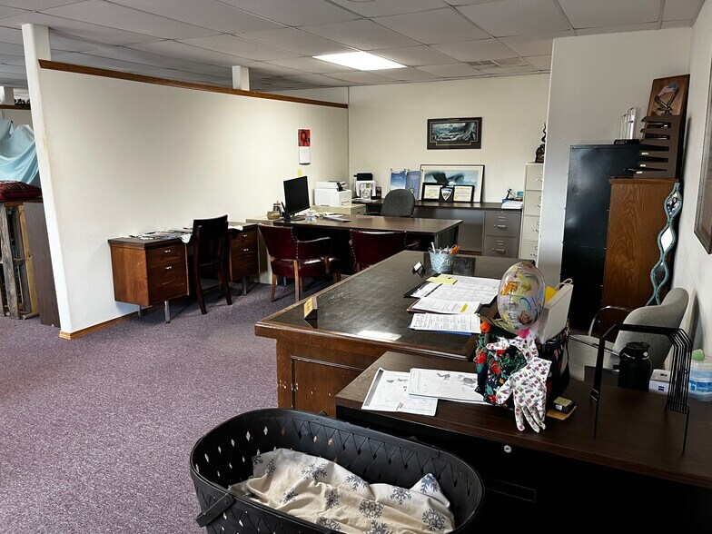 More Photos Of 404 Douglas Ave, Beaver Office For Sale