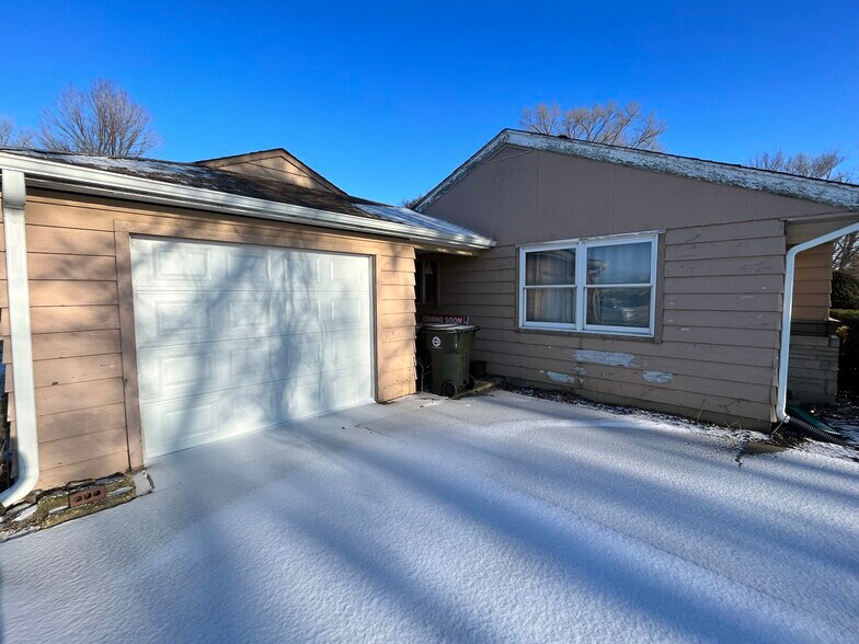 More Photos Of 260 Calumet St, Oswego Office For Sale