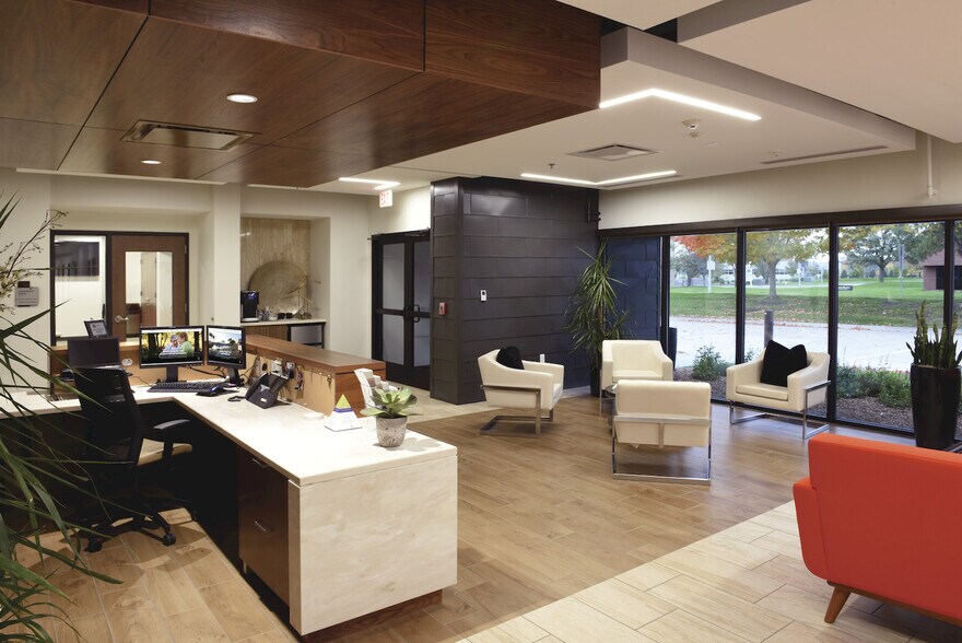 More Photos Of 4201 Corporate Dr, West Des Moines Office For Lease