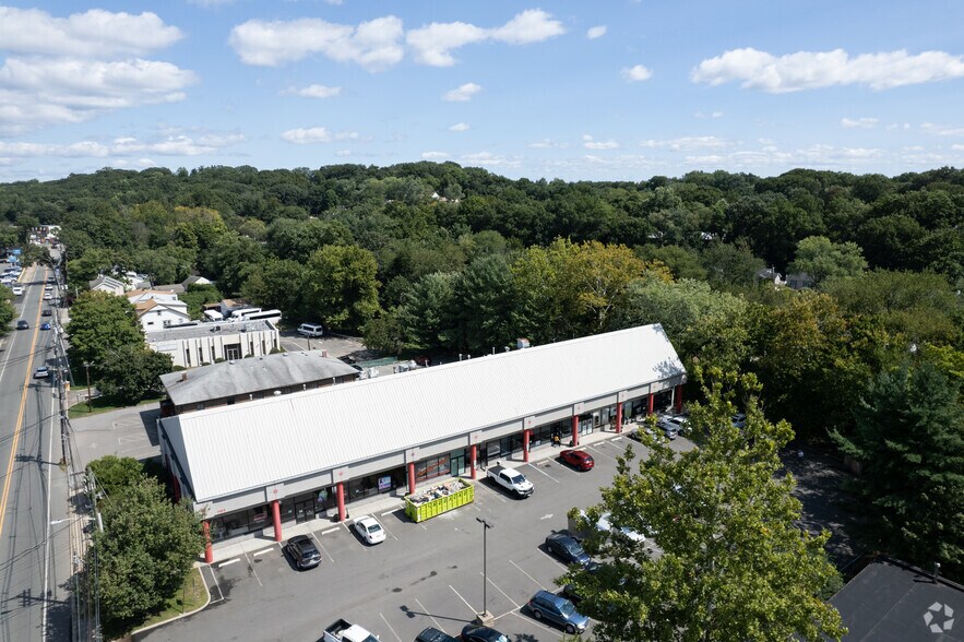 More Photos Of 1103 Goffle Rd, Hawthorne Storefront For Lease