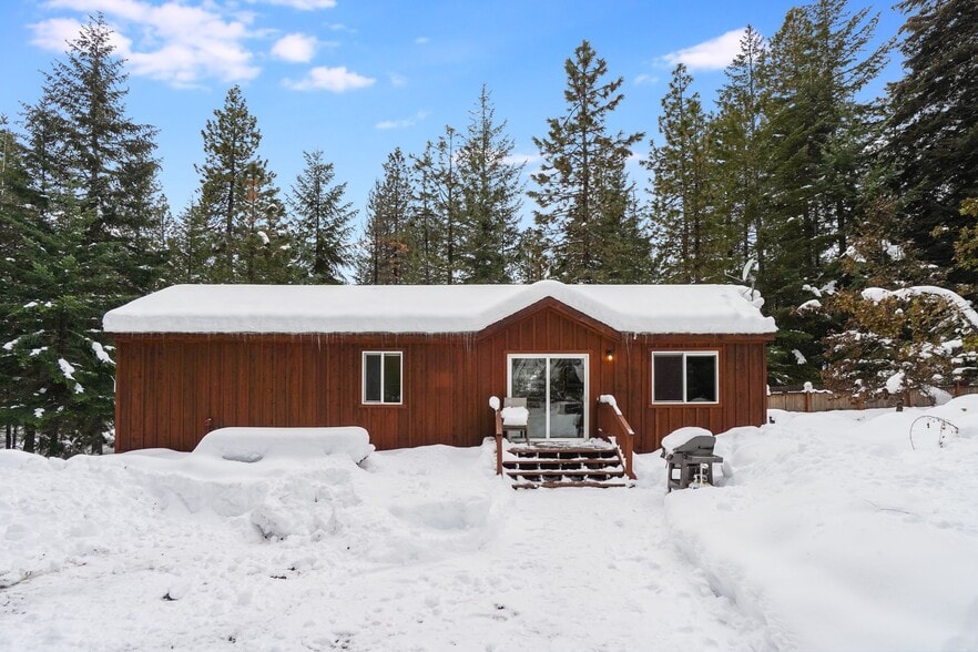 More Photos Of 2291 Highway 141, Trout Lake Hotel For Sale