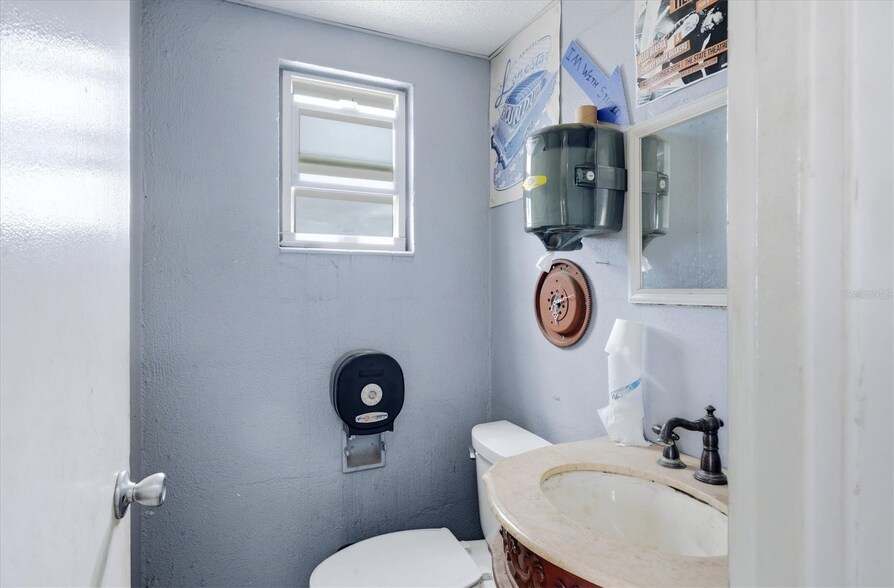 More Photos Of 629 E Venice Ave, Venice Auto Repair For Sale