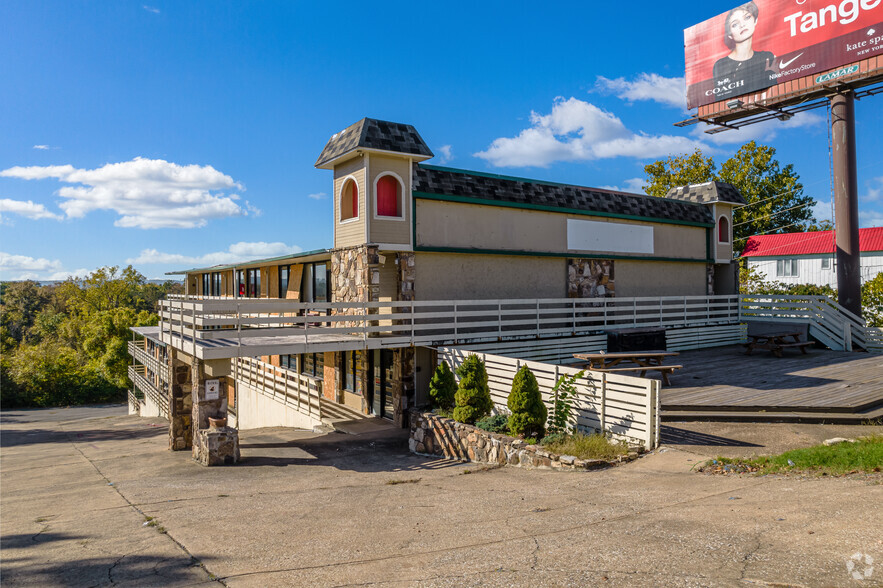 Primary Photo Of 1900 W 76 Country Blvd, Branson Hotel For Sale