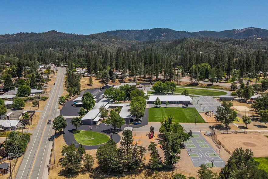 More Photos Of 30890 CA-3, Weaverville Office For Sale