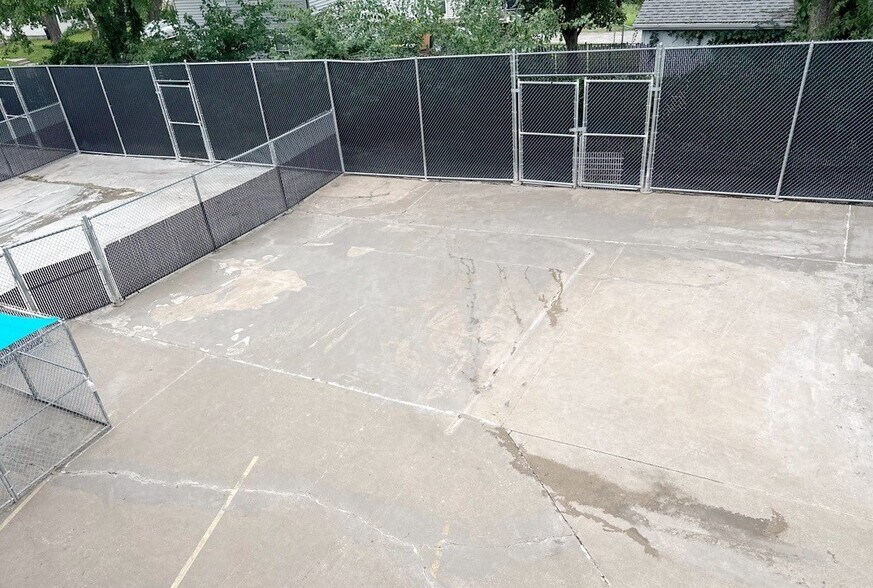 More Photos Of 7200 Wyandotte St, Kansas City Industrial For Sale