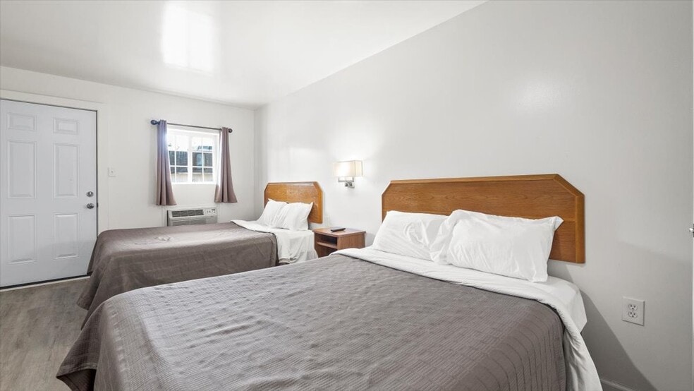 More Photos Of 5 Canada St, Lake George Hotel For Sale
